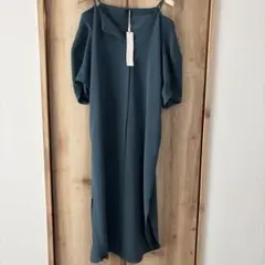 オフショルダー スリット入り 半袖ワンピース グリーン　新品　STAIR 結婚式