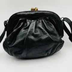 黒いレザーポシェット