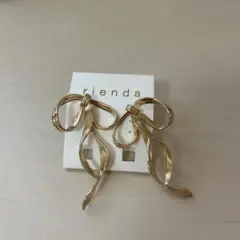rienda ゴールドリボンピアス