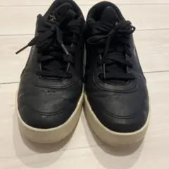 PUMA ブラックレザー スニーカー