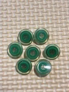 昭和レトロボタン　透明&緑　樹脂ボタン　ラメ入り　13mm　7個