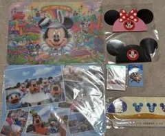 ミッキー ランチョンマット2枚、ポストカード2枚、ピンズ2個