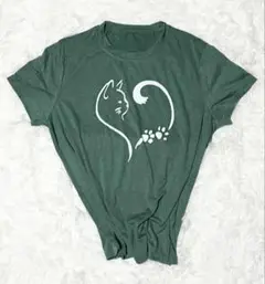 猫デザイン グリーン 半袖Tシャツ　しっぽハート