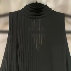 ZARA シフォンノースリ　プリーツトップス　黒