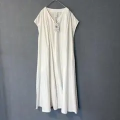 【新品未使用】ホワイト ノースリーブ シャツワンピース Ｖネック