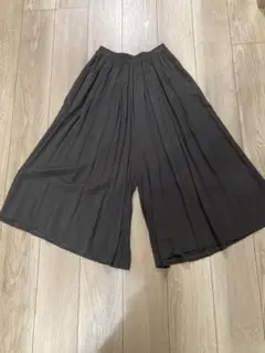 グレーブラック プリーツ ガウチョパンツ