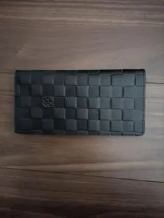 ブラックレザー二つ折り長財布