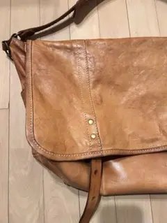 美品 HERZ メッセンジャーバッグ キャメル HERZ ヘルツ ショルダーバッグ メッセンジャーバッグ キャメル