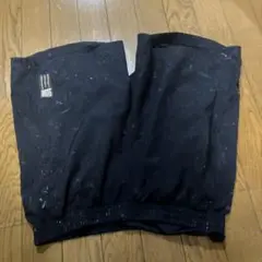 アディダス 膝上丈 スポーツショートパンツ 白ペイント柄 ブラック