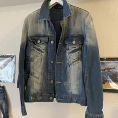ダメージ加工のオシャレなジージャン