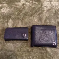 ブラックレザー 二つ折り財布 ロゴ付き