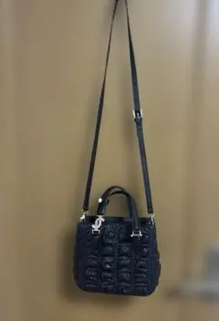 黒いキルティングショルダーバッグ