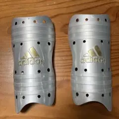adidas シルバー サッカー用すね当て