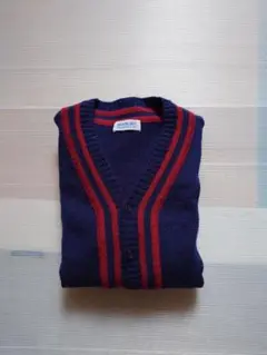 BEAMS BOY　濃紺のレッドラインのカーディガン