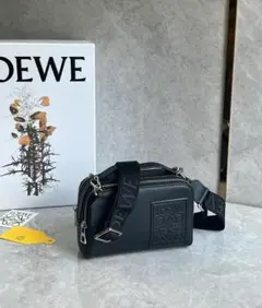 LOEWE ブラックショルダーバッグ