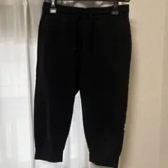 adidas ブラック ジョガー七分丈パンツ