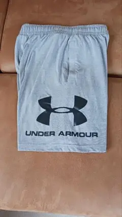 UNDER ARMOUR グレー ショートパンツ