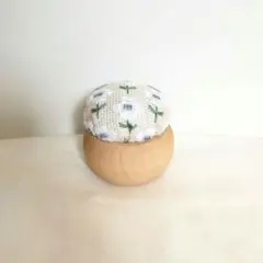 ウッドボウル　ピンクッション　白いお花