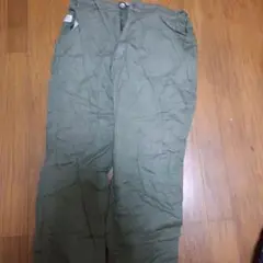 オリーブグリーン カーゴパンツ