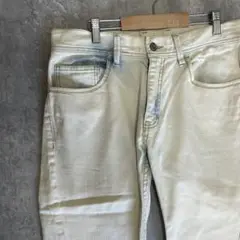 ホワイトにブルー色パンツ