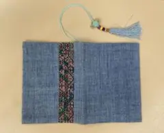 文庫本カバー　しおり付き　ブルー　刺繍　ハンドメイド品