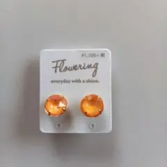 【新品未使用】ピアス　オレンジ　チタン