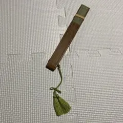 緑色の竹製扇子 タッセル付き