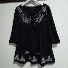 大きいサイズ♡22オクトーブル♡刺繍入り黒五分袖ブラウス
