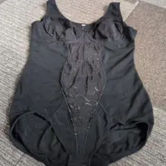 黒いボディスーツ（ジッパー付き）