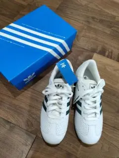 難ありadidas カントリーⅡホワイト/グリーン スニーカー 新品タグ付き
