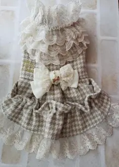 Item thumbnail for item b80ce983-4ec5-45cd-971a-74831c16b8ef