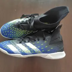 adidas シューズ 22cm