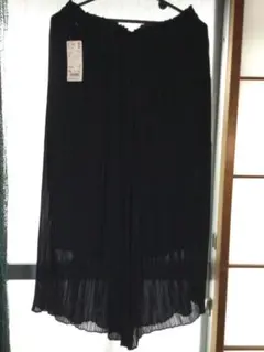 シフォンプリーツスカートパンツ黒　XL新品ユニクロ￥2990
