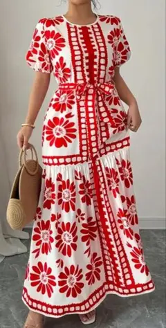 赤と白の花柄ワンピース