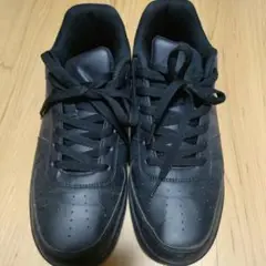 黒スニーカー