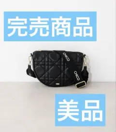Chico ロゴベルト付ラウンドキルティングバッグ ショルダーバッグ