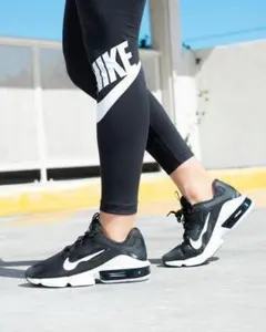 24cm 他のサイズも相談可 NIKE WMNS Infinity 2