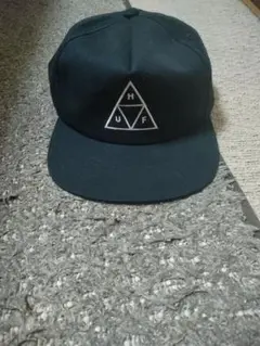 HUF ブラック スナップバックキャップ