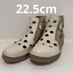 【値下げしました】avita パンチングブーツ 22.5cm