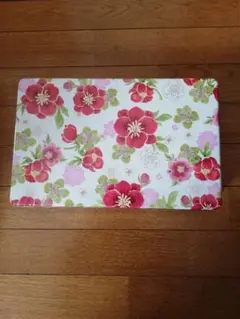 空き缶　表面花柄、紫の側面