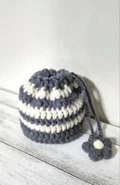 くすみブルーの巾着袋ポーチ　小物入れ　ハンドメイド　お花付き　厚手