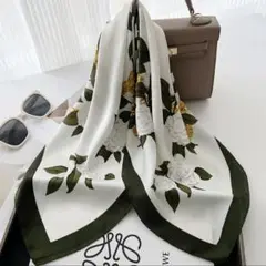 花柄シルク風スカーフ 大判 緑　バンダナ