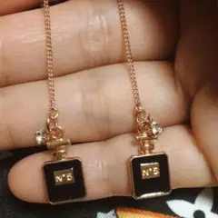 ホワイトデー価格‼️Lumierロングミニ香水瓶ピアス インスタ 秋冬