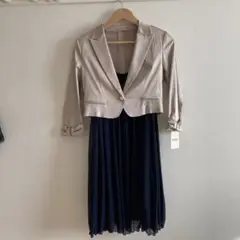 エメのジャケットとドレス