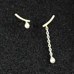 カーブラインドロップモチーフプチピアス