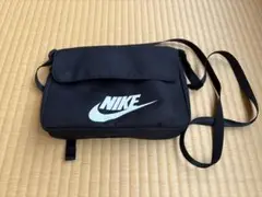 NIKE ブラック ショルダーバッグ