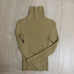 ベージュ リブ編み タートルネックセーター