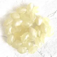 アクリルツイストビーズ レモンクリーム 20個
