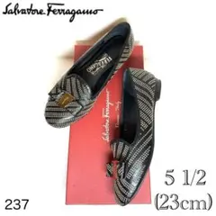 希少 サルバトーレフェラガモ Ferragamo スタッズ ブラック ヴァラ