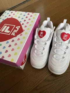 FILA フィラ　フィラレイ　ハート　スニーカー　新品未使用